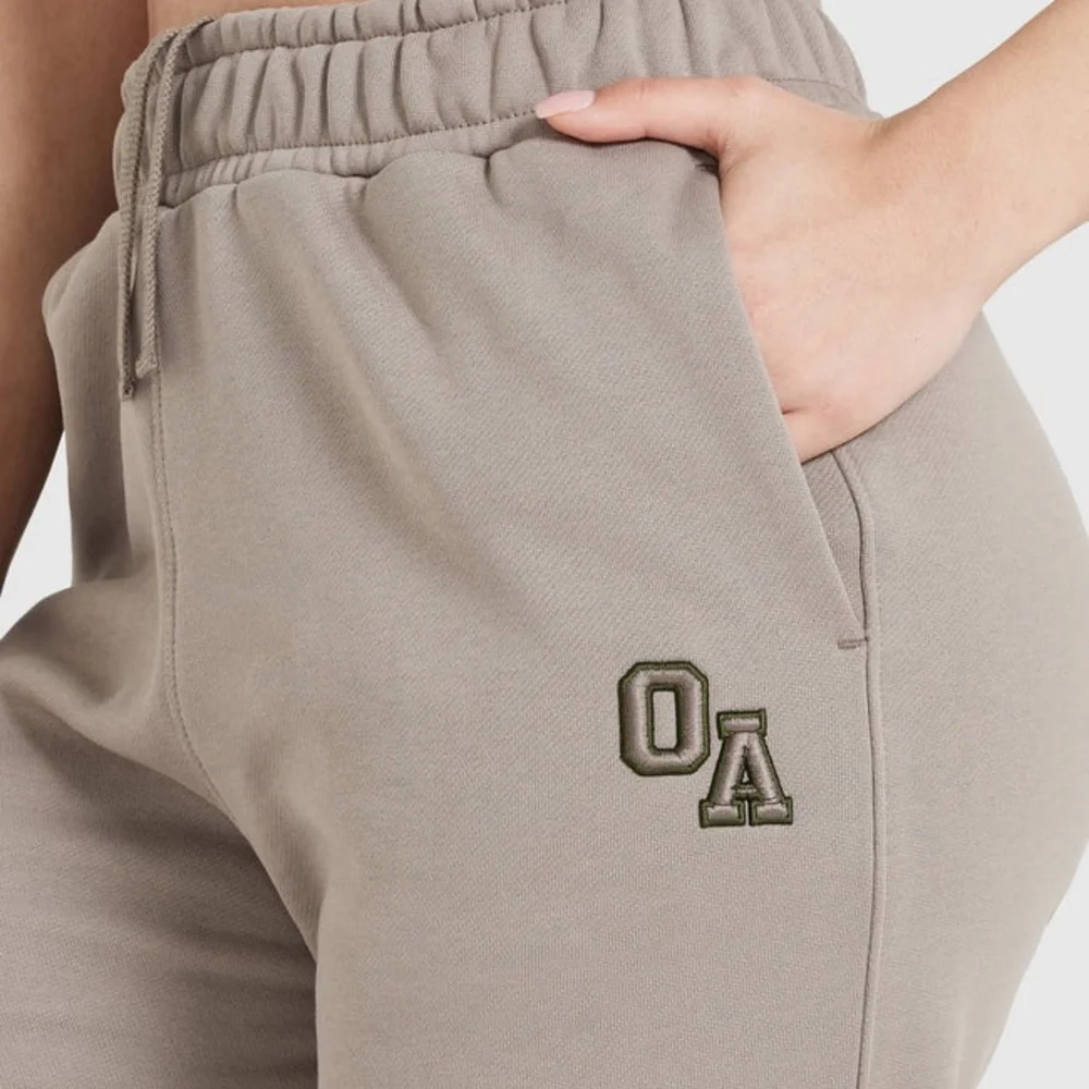 NWOT Oner Active All Day Varsity Oversized Jogger Color: MinkySize: L - Picture 2 of 3
